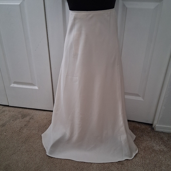 All in Favor Dresses & Skirts - NWT All In Favor Cream Skirt With Front Slit     Size M